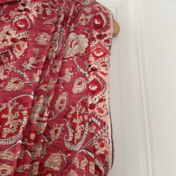 Lucky Brand Lace Up V-Neck Blouse w Pintuck Pleats in Rose Red Paisley Print - Picture 5 of 12